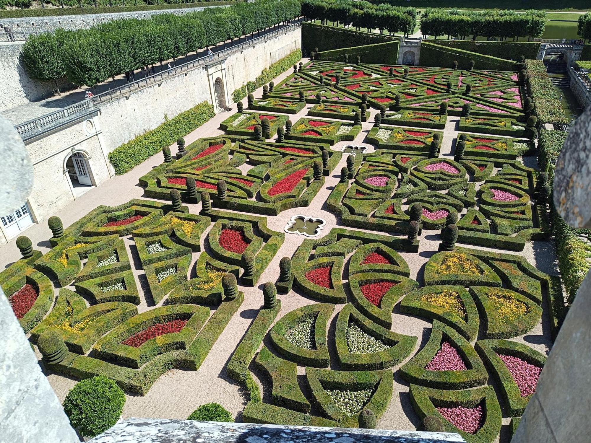 Une Maison, Un Jardin Berthenay Exterior foto